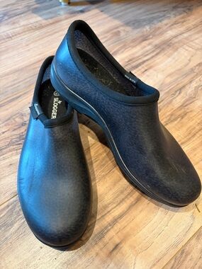 Like New Sloggers Men's Black Slip-On Waterproof Garden Clogs